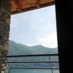 Σπίτι διακοπών Between Mountains And Carate Urio