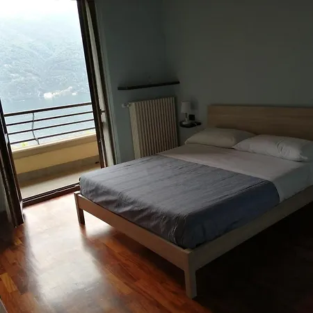 Between Mountains And Casa vacanze Carate Urio