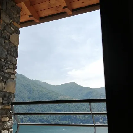 Σπίτι διακοπών Between Mountains And Carate Urio