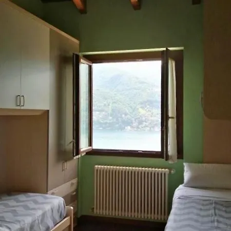 別荘 Between Mountains And