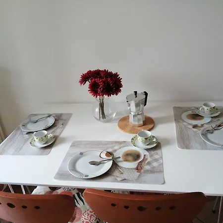 Between Mountains And Semesterbostad Carate Urio