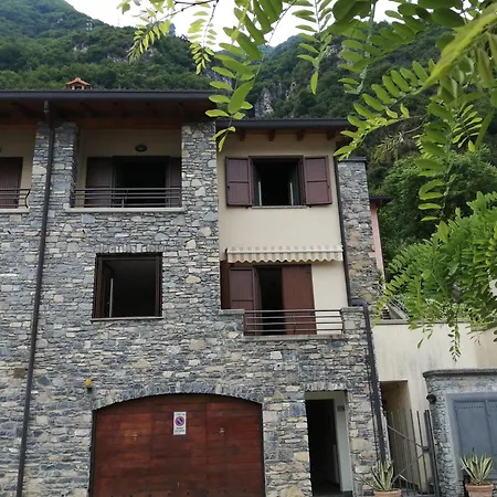 Between Mountains And Semesterbostad Carate Urio