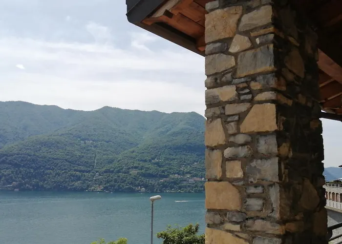 Between Mountains And بيت للعطل Carate Urio