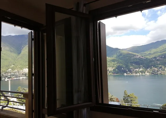 Vakantiehuis Between Mountains&lake Carate Urio